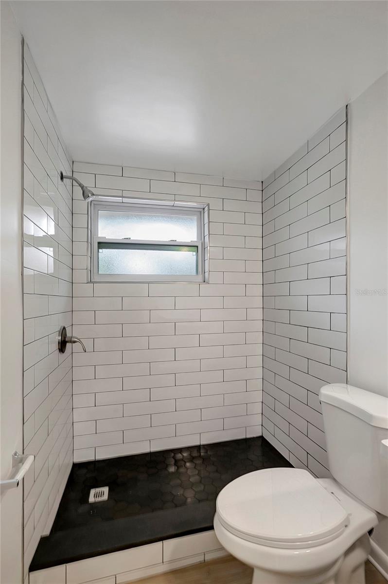 Image 23 of 33 For 534 Carole Street