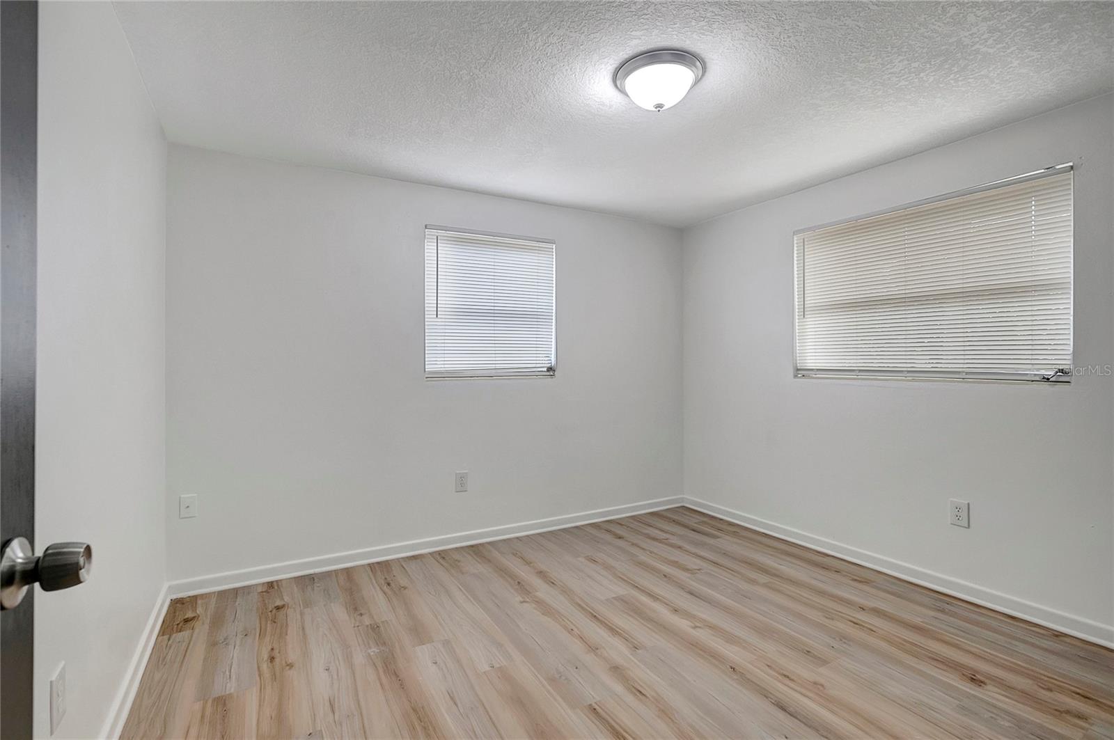 Image 24 of 33 For 534 Carole Street