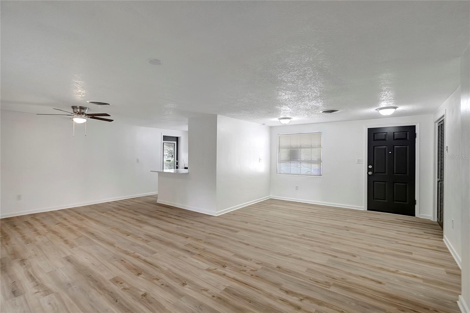 Image 6 of 33 For 534 Carole Street