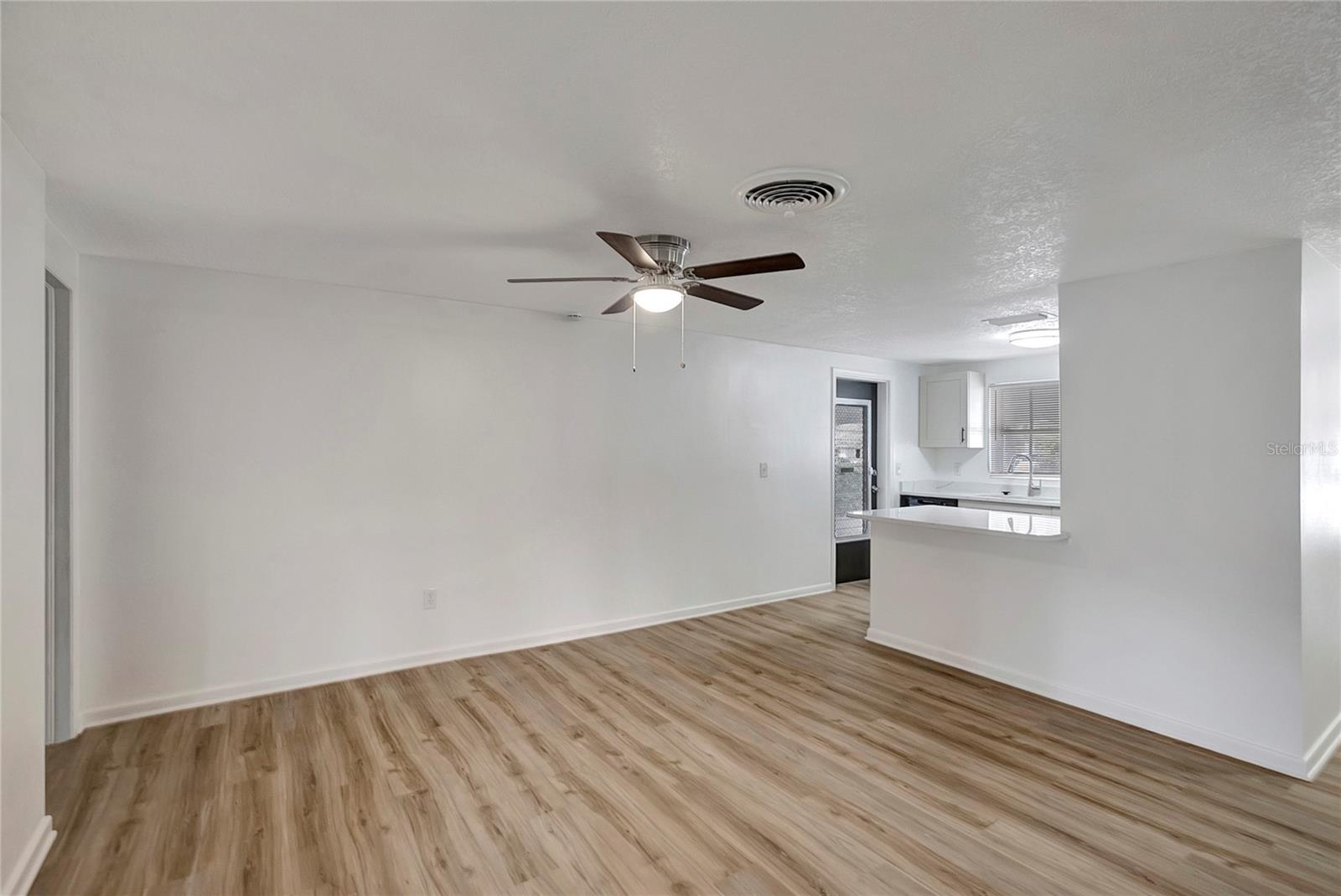 Image 7 of 33 For 534 Carole Street