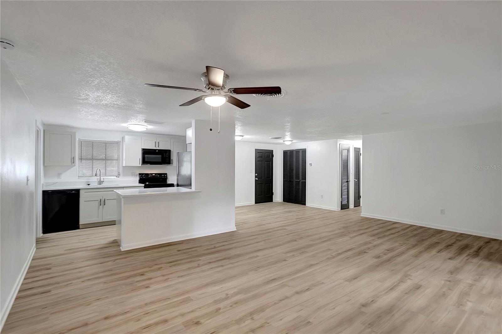 Image 8 of 33 For 534 Carole Street