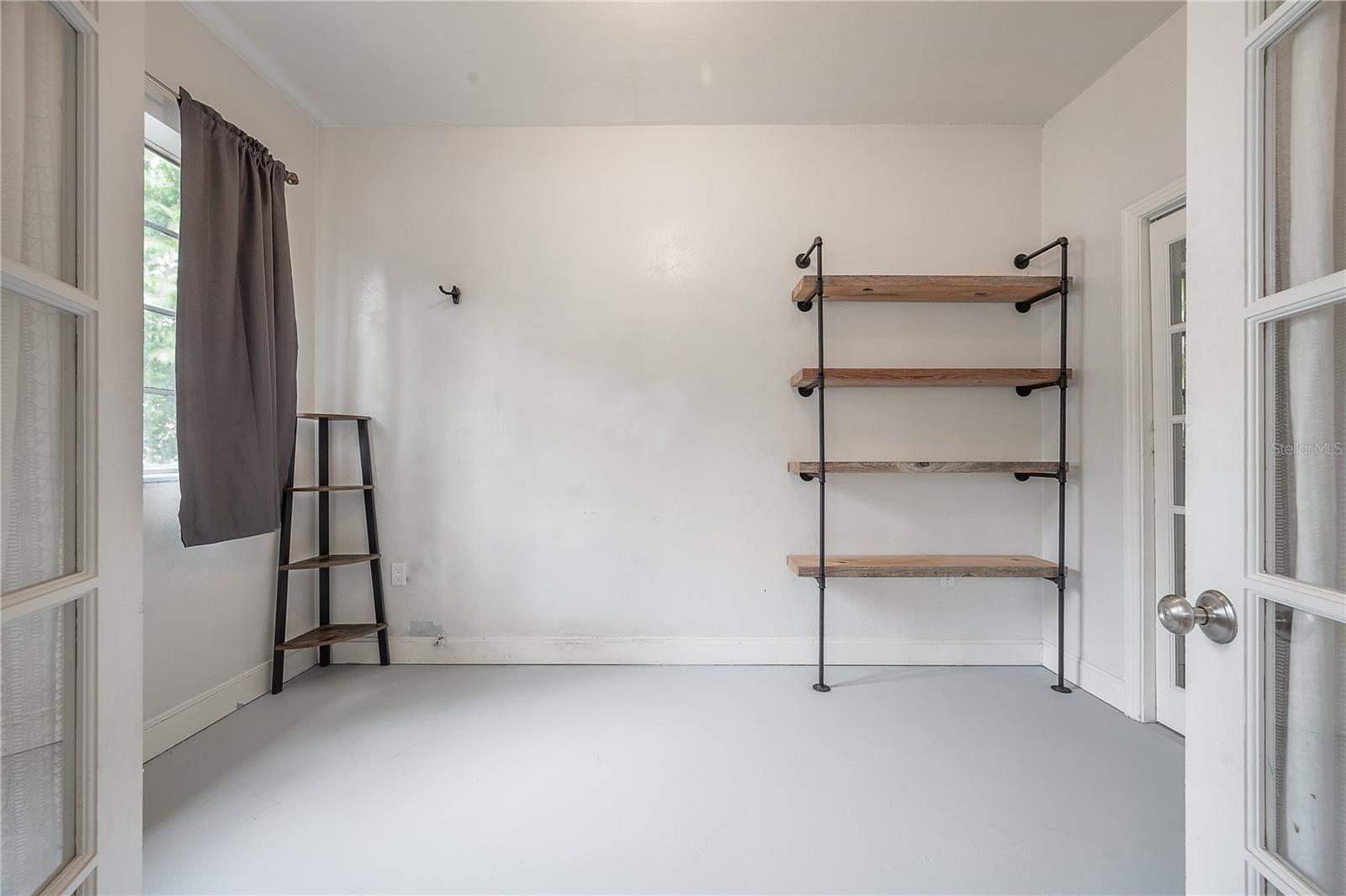 Image 10 of 36 For 325 Rio Vista Court