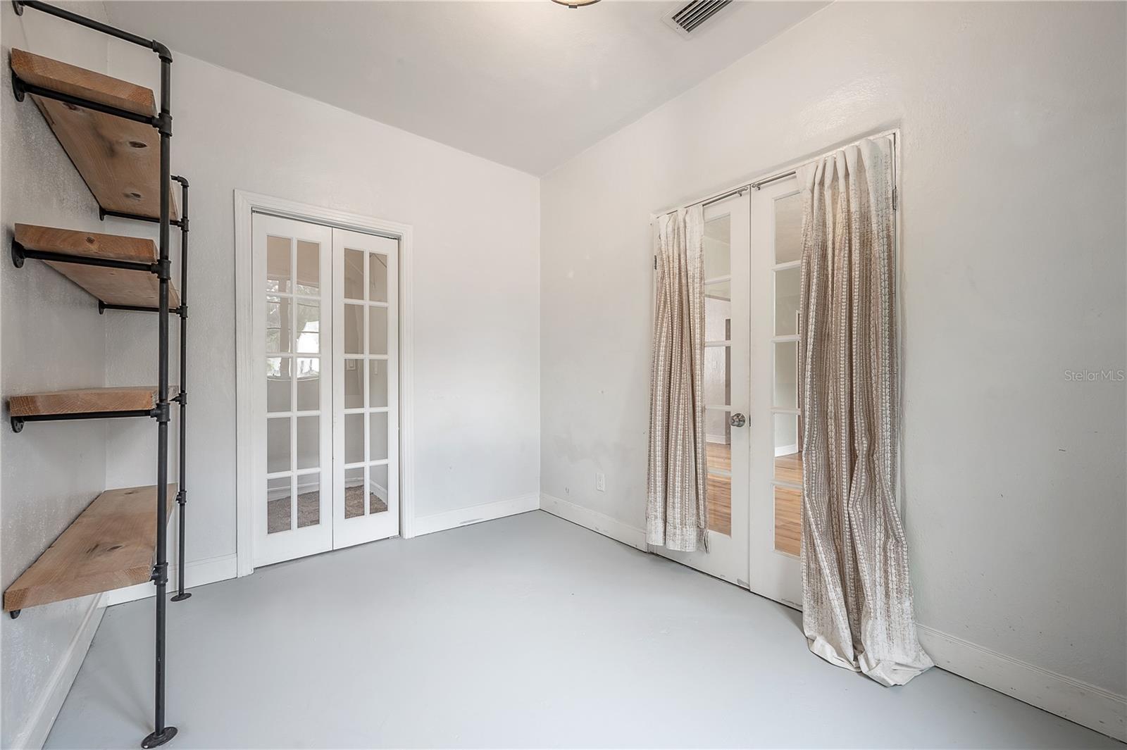 Image 12 of 36 For 325 Rio Vista Court