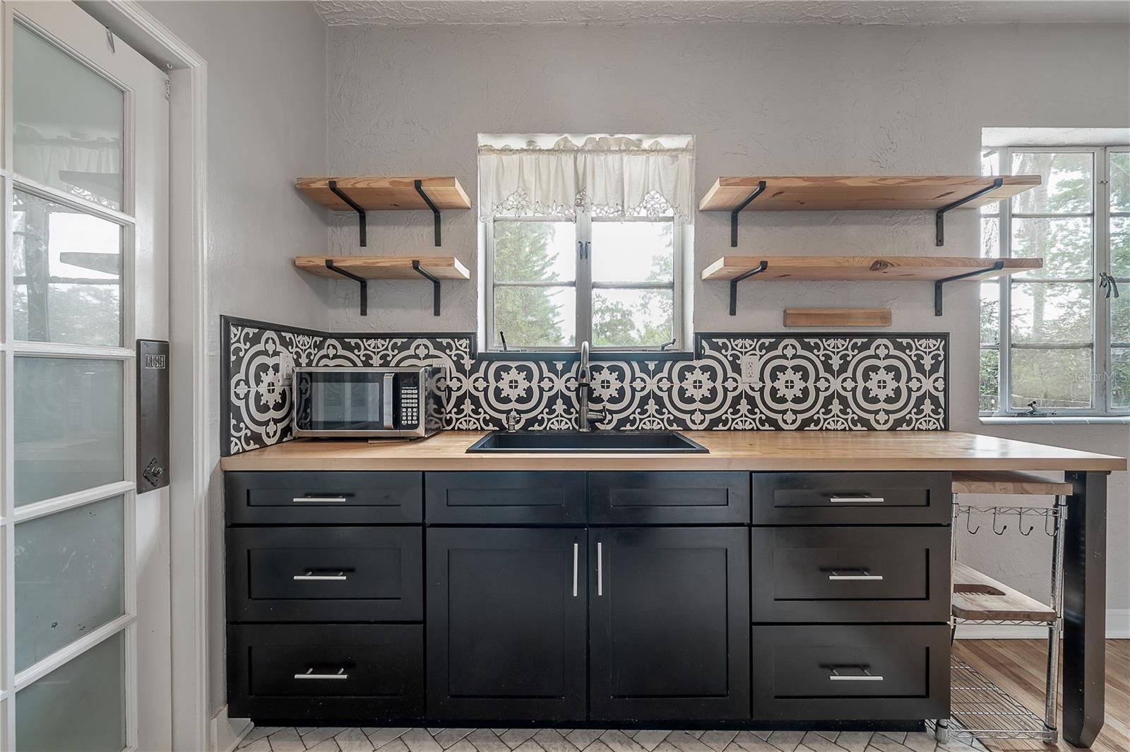 Image 18 of 36 For 325 Rio Vista Court