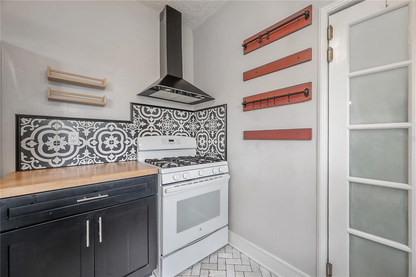 Image 20 of 36 For 325 Rio Vista Court