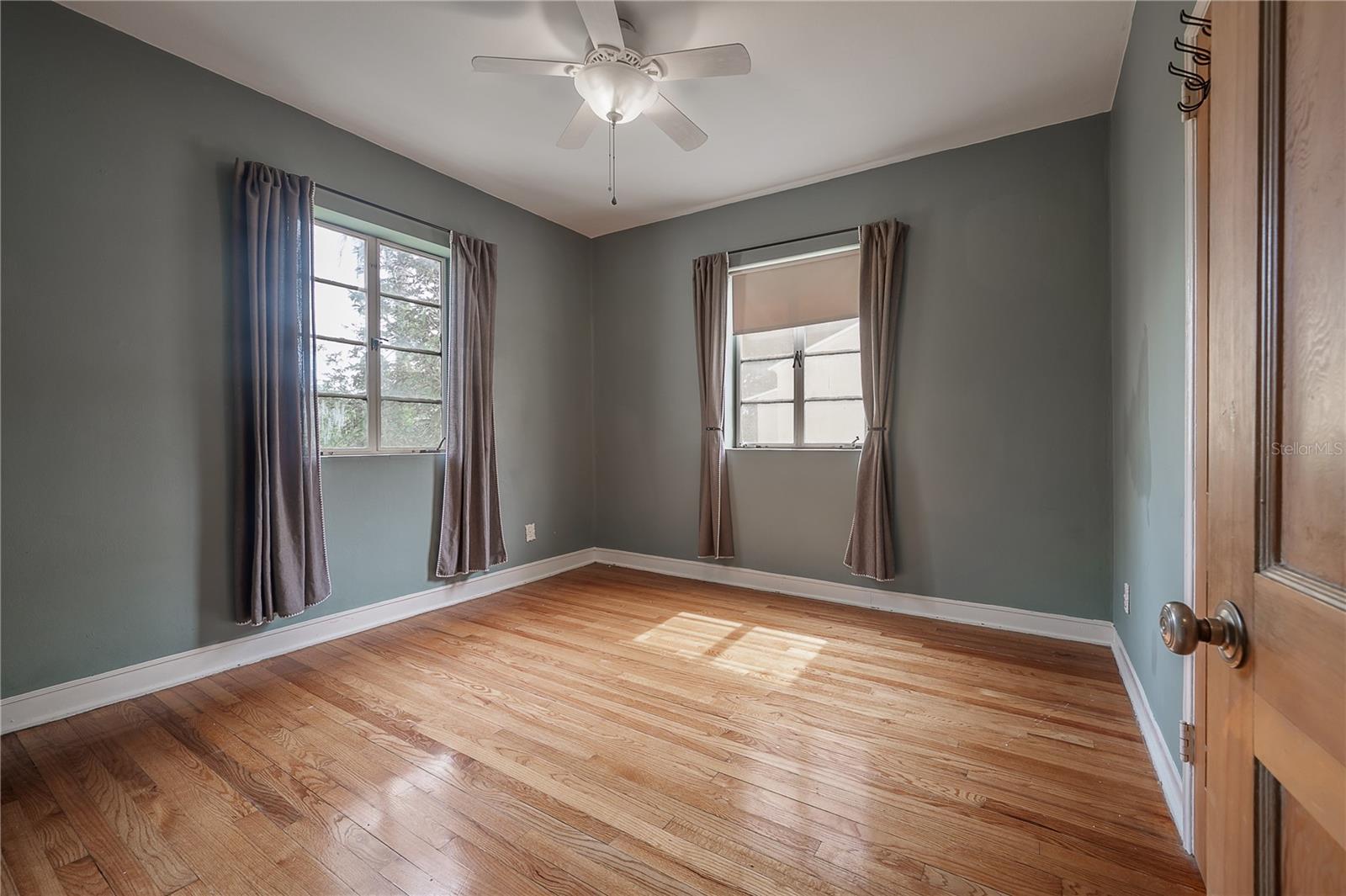 Image 26 of 36 For 325 Rio Vista Court