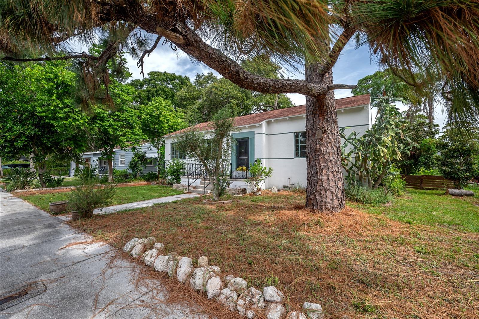 Image 3 of 36 For 325 Rio Vista Court