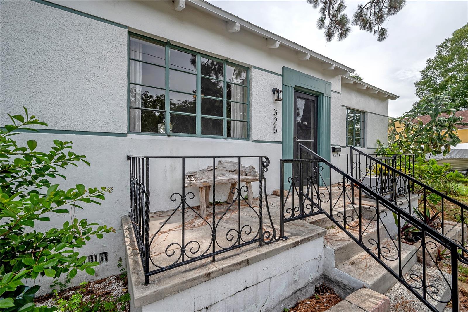 Image 5 of 36 For 325 Rio Vista Court