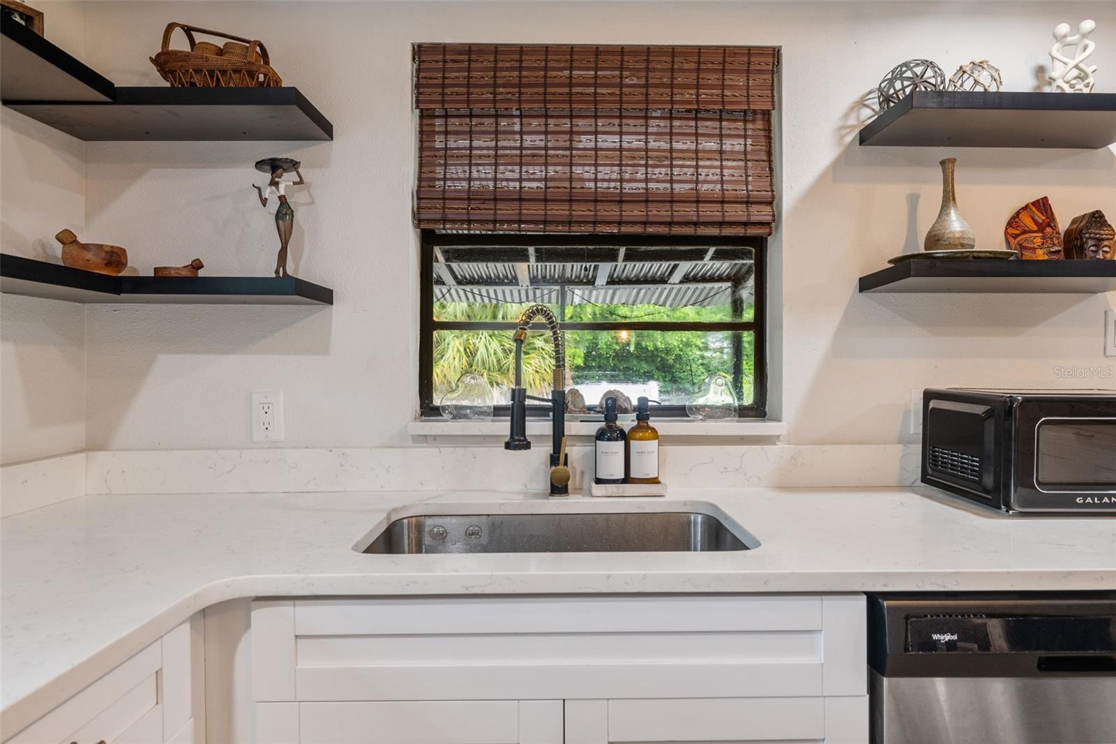 Image 12 of 33 For 1411 Henry Avenue