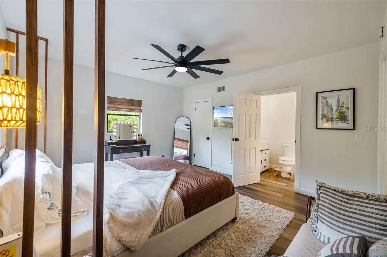 Image 16 of 33 For 1411 Henry Avenue