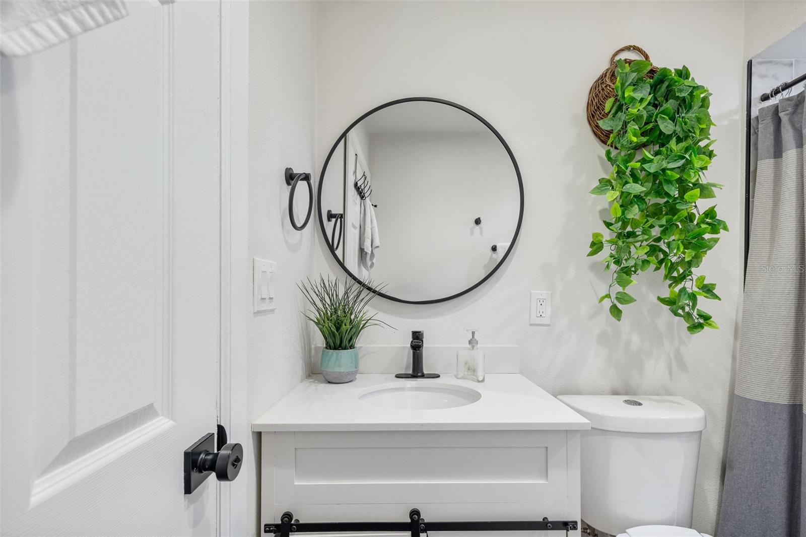 Image 23 of 33 For 1411 Henry Avenue