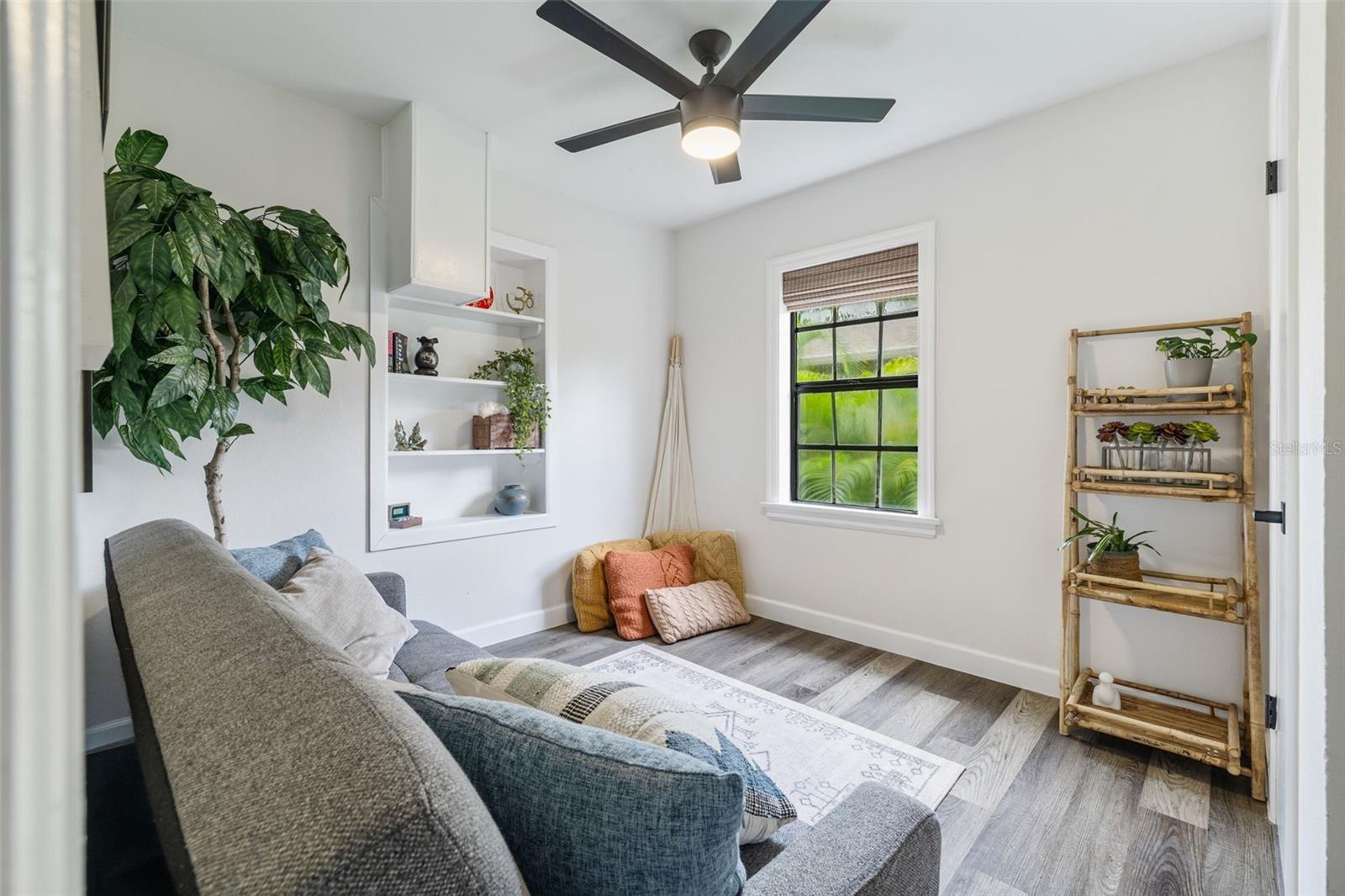 Image 24 of 33 For 1411 Henry Avenue