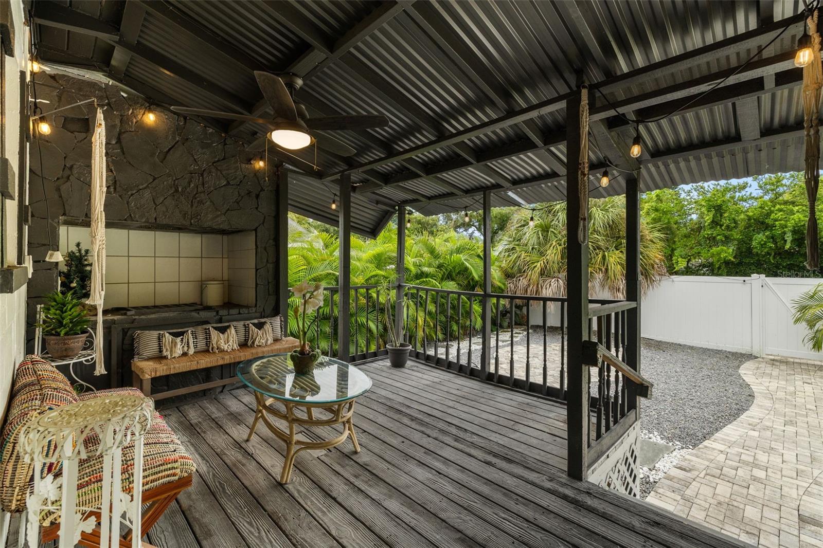 Image 26 of 33 For 1411 Henry Avenue