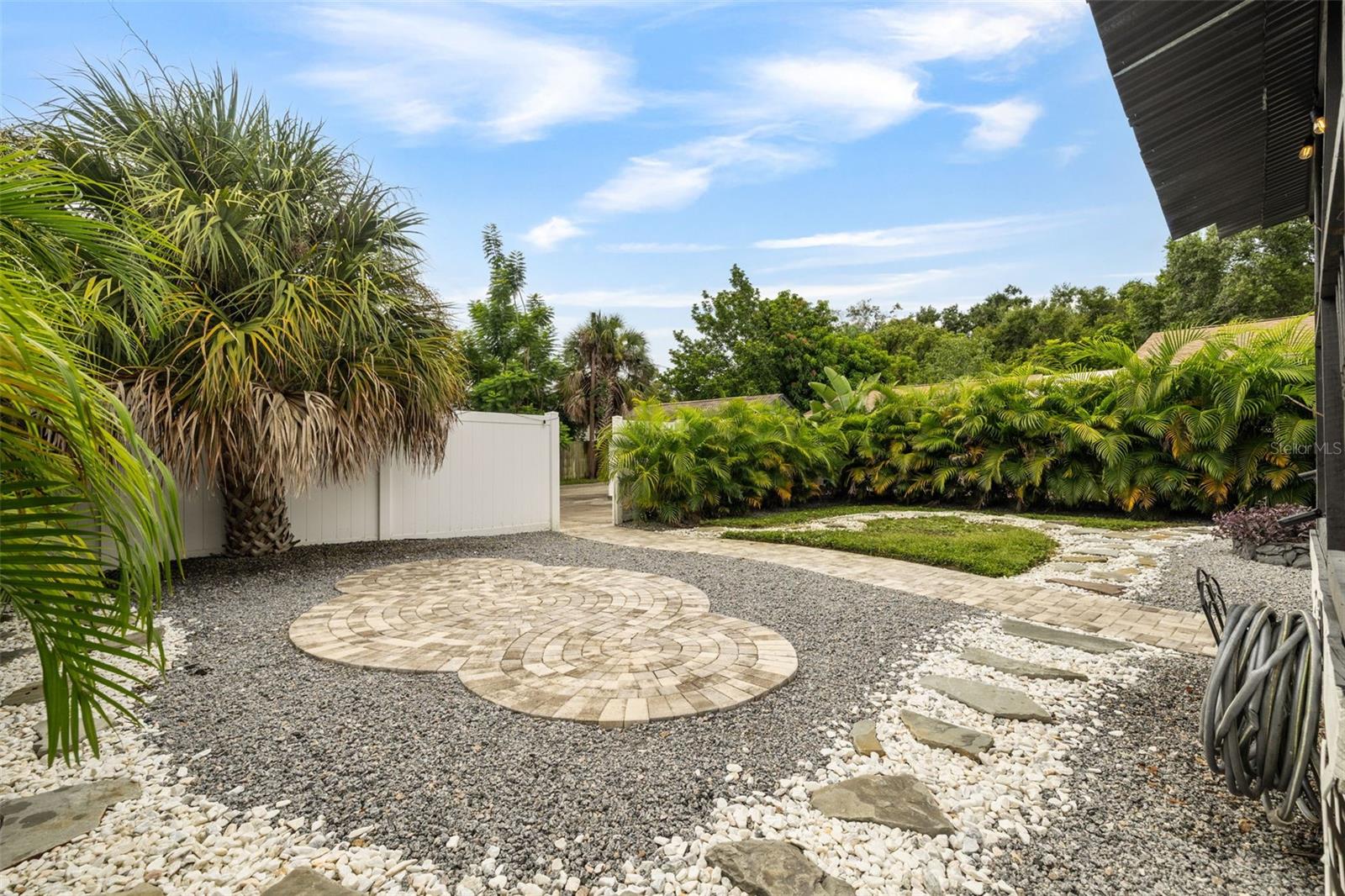 Image 28 of 33 For 1411 Henry Avenue