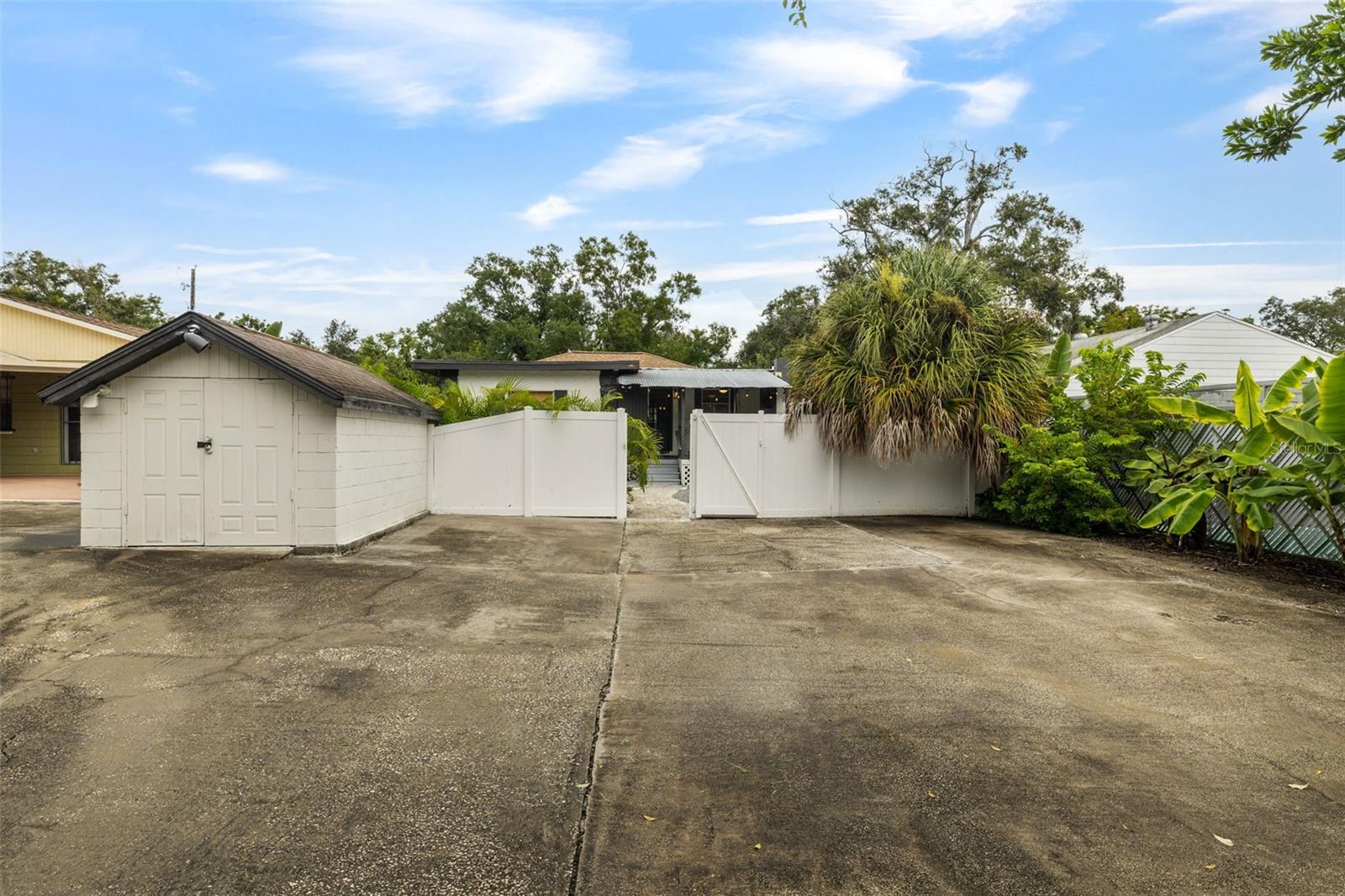 Image 31 of 33 For 1411 Henry Avenue