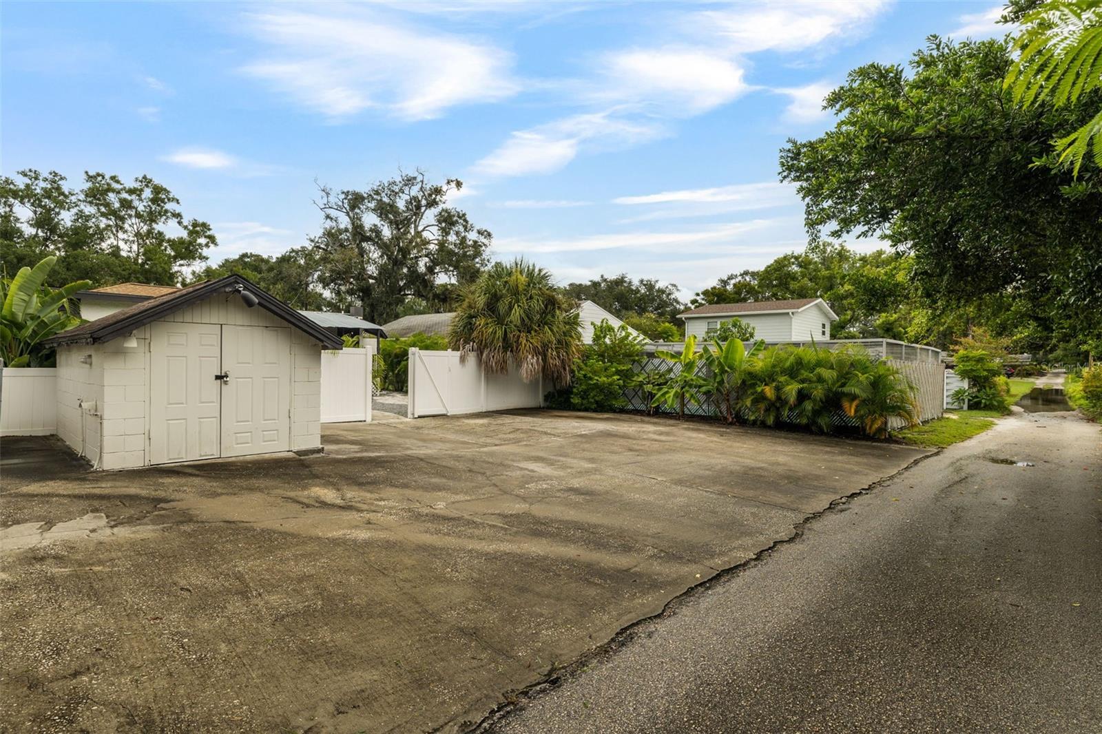 Image 32 of 33 For 1411 Henry Avenue