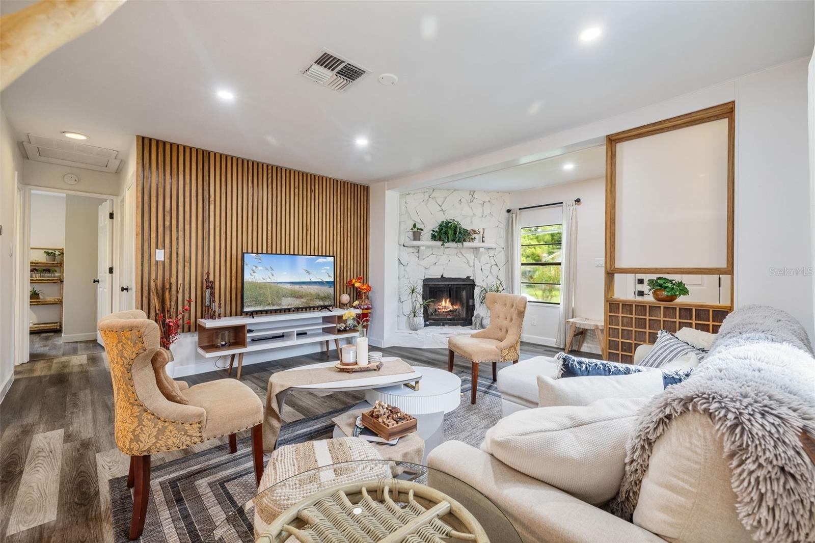 Image 5 of 33 For 1411 Henry Avenue