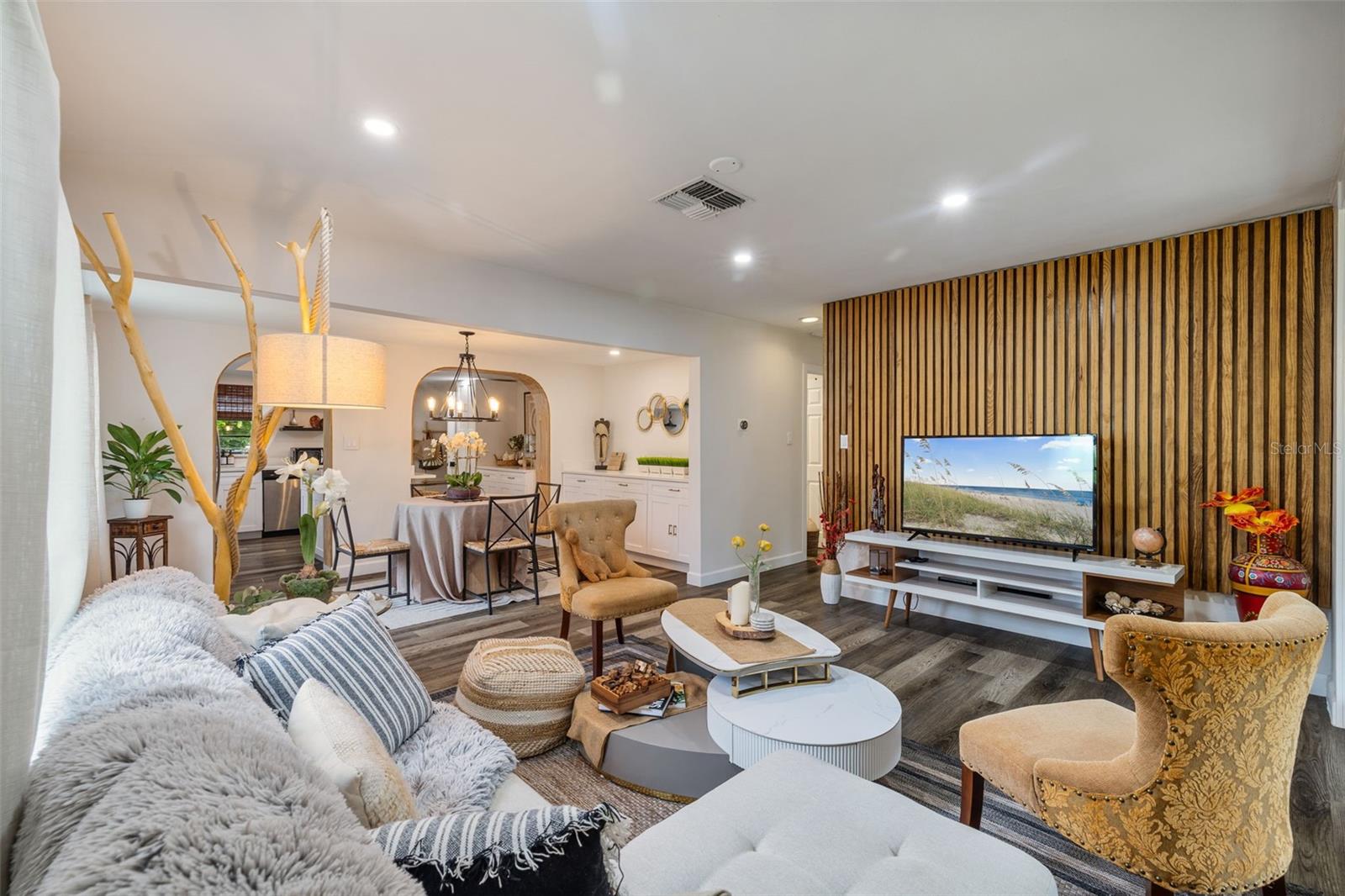 Image 6 of 33 For 1411 Henry Avenue