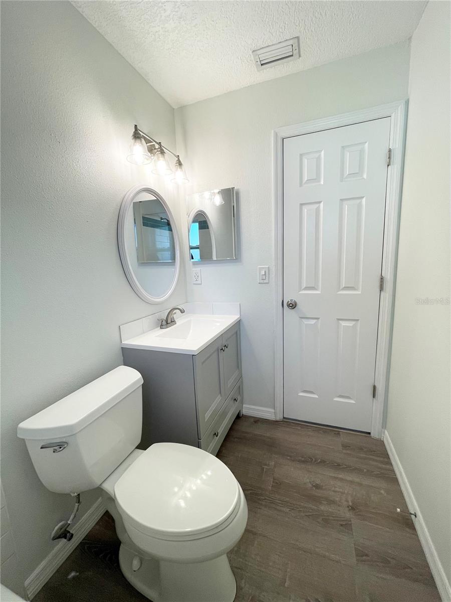 Image 25 of 29 For 7911 Aden Loop