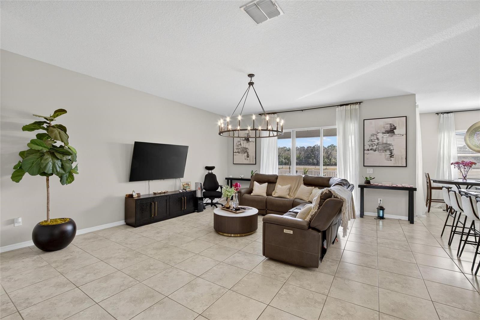 Listing photo id 9 for 9326 Channing Hill Drive