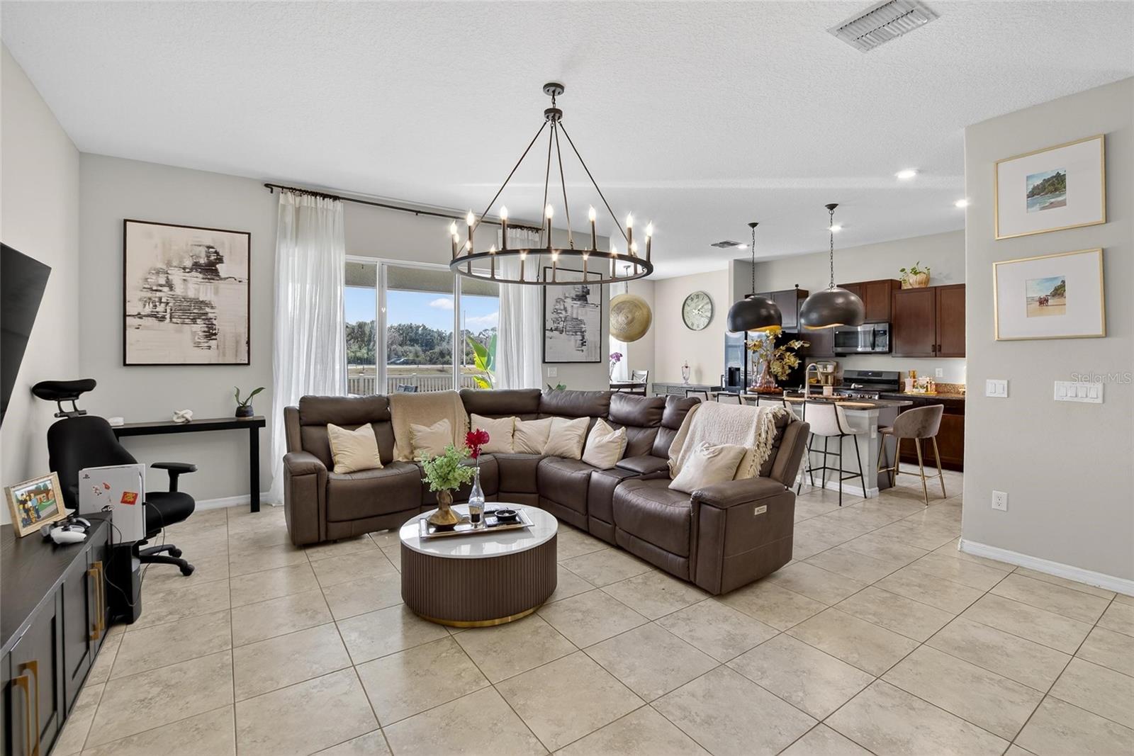 Listing photo id 10 for 9326 Channing Hill Drive