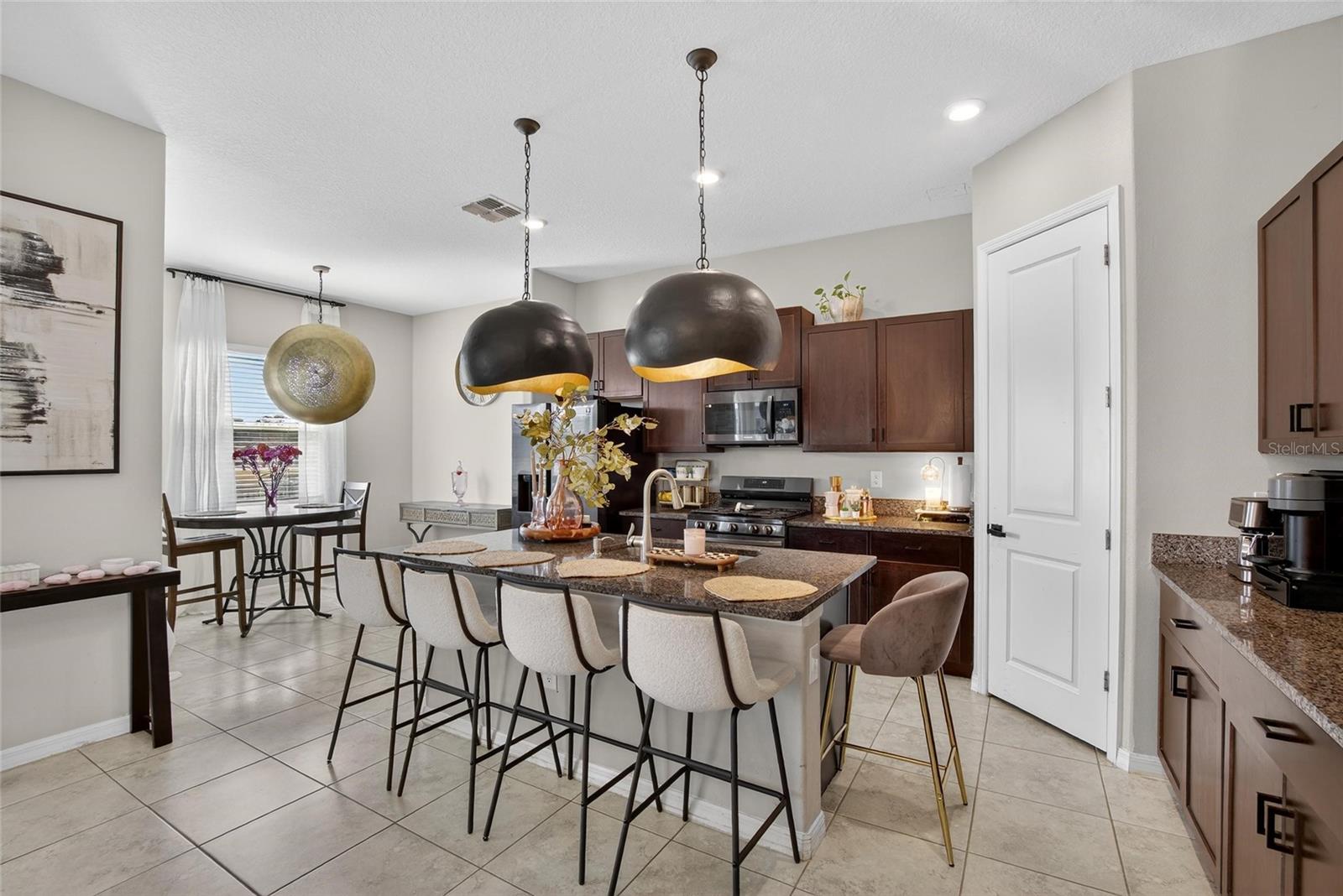 Listing photo id 13 for 9326 Channing Hill Drive