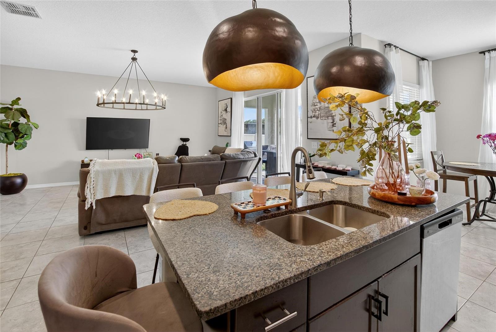 Listing photo id 14 for 9326 Channing Hill Drive