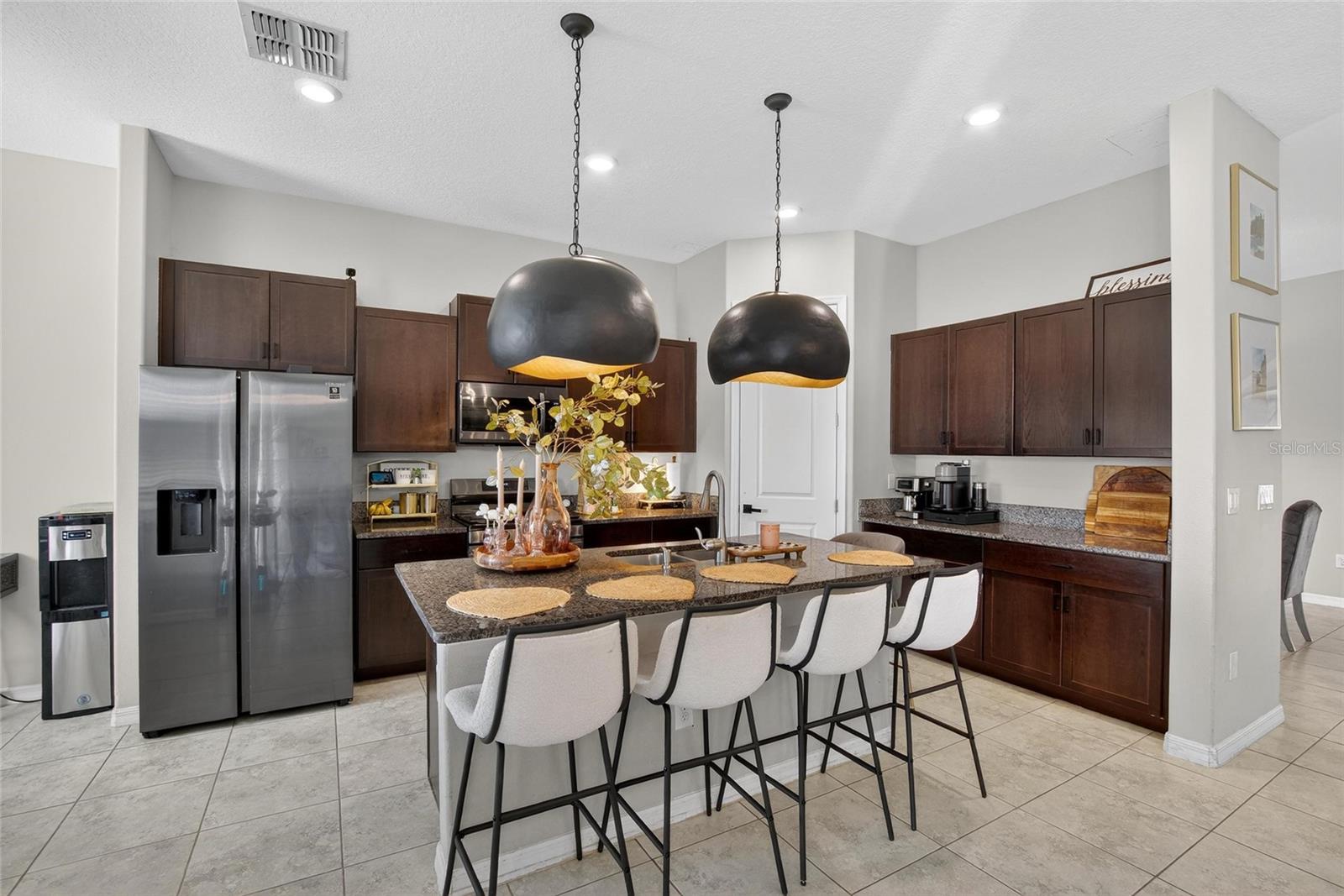 Listing photo id 15 for 9326 Channing Hill Drive