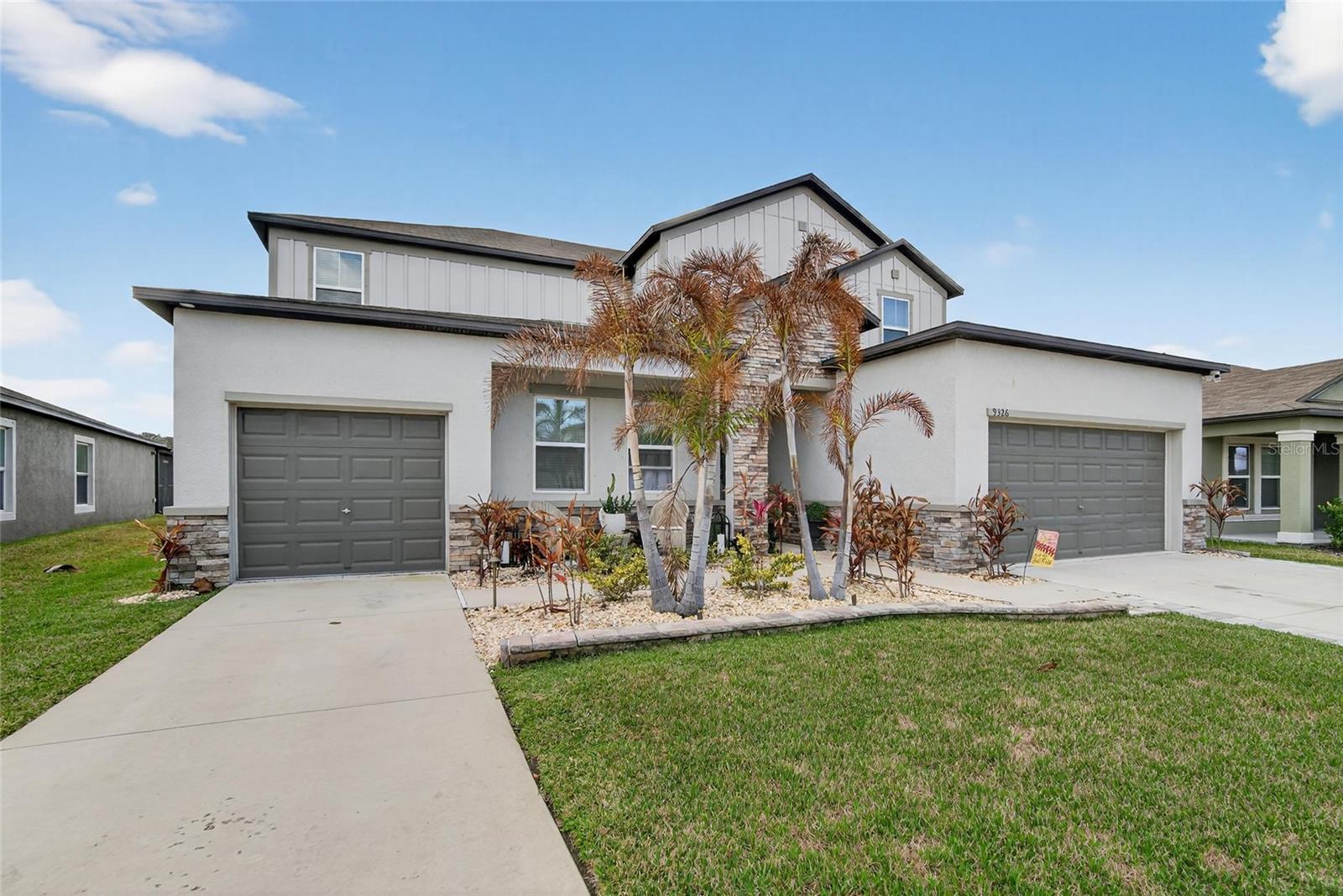 Listing photo id 2 for 9326 Channing Hill Drive