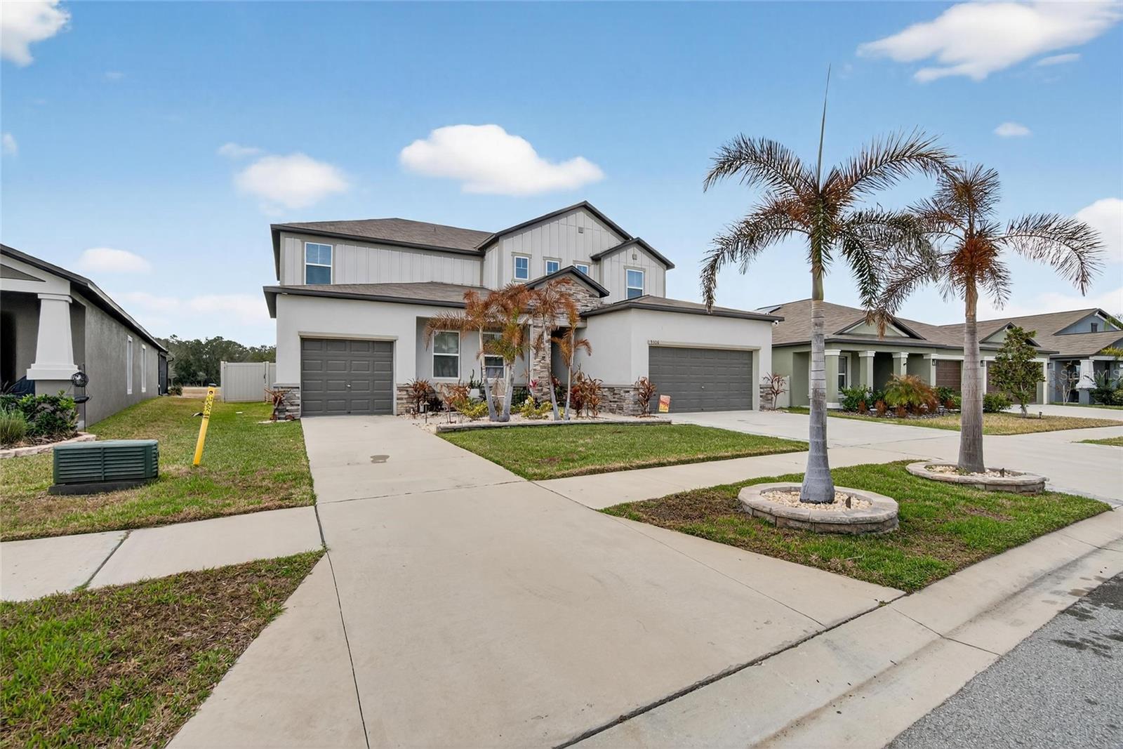 Listing photo id 3 for 9326 Channing Hill Drive