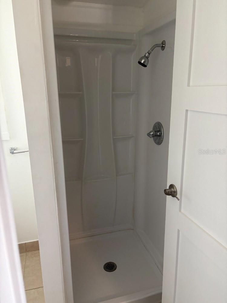 Image 17 of 26 For 911 Hart Street