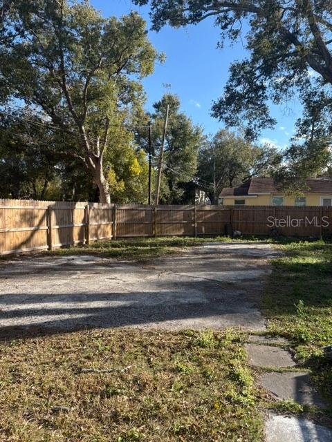 Image 23 of 26 For 911 Hart Street