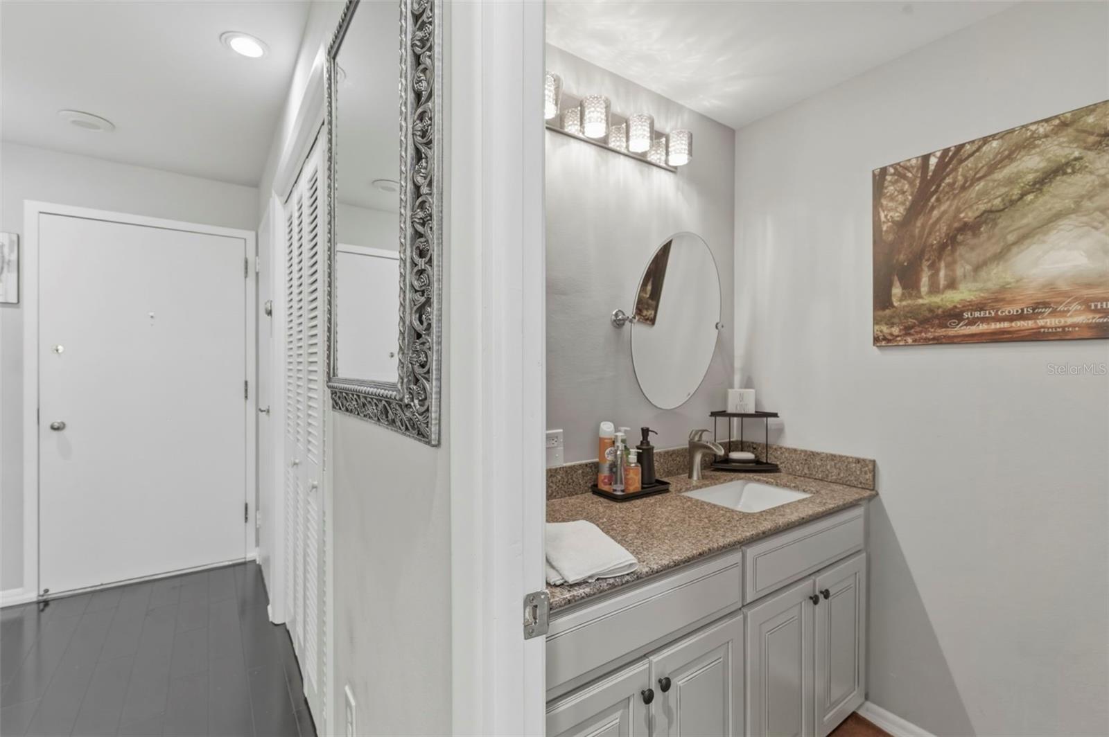 Listing photo id 9 for 1 Beach Drive Se 1109