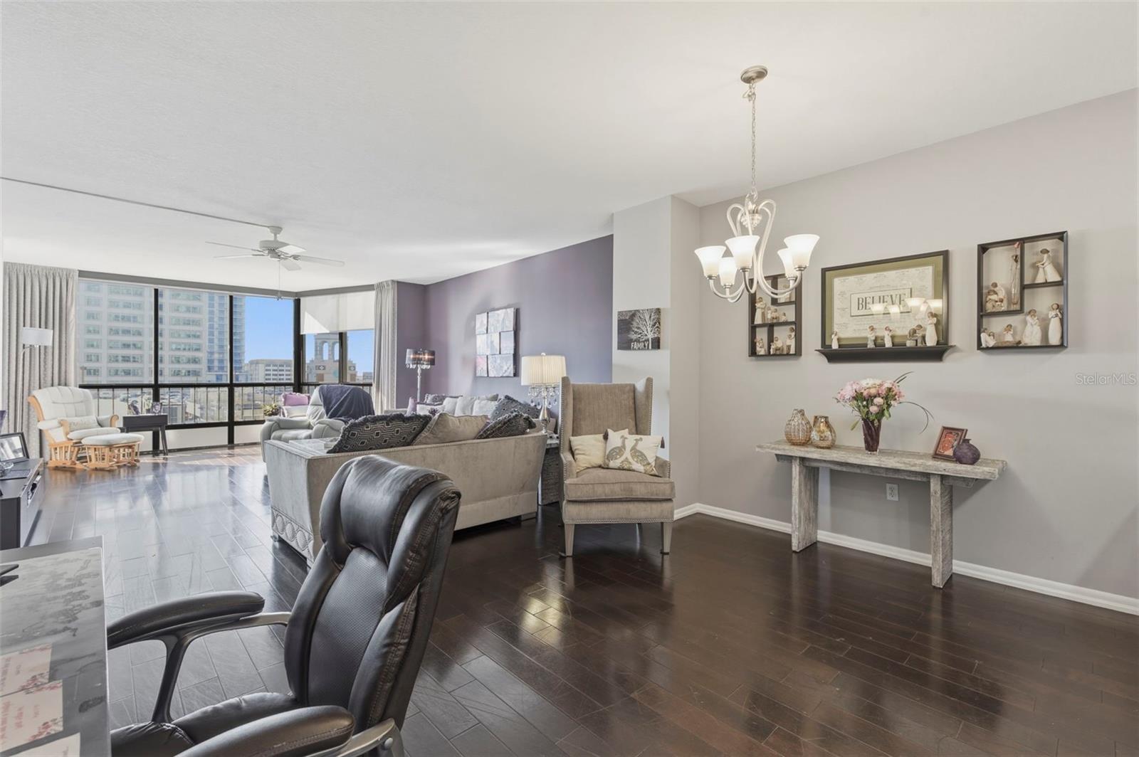 Listing photo id 10 for 1 Beach Drive Se 1109