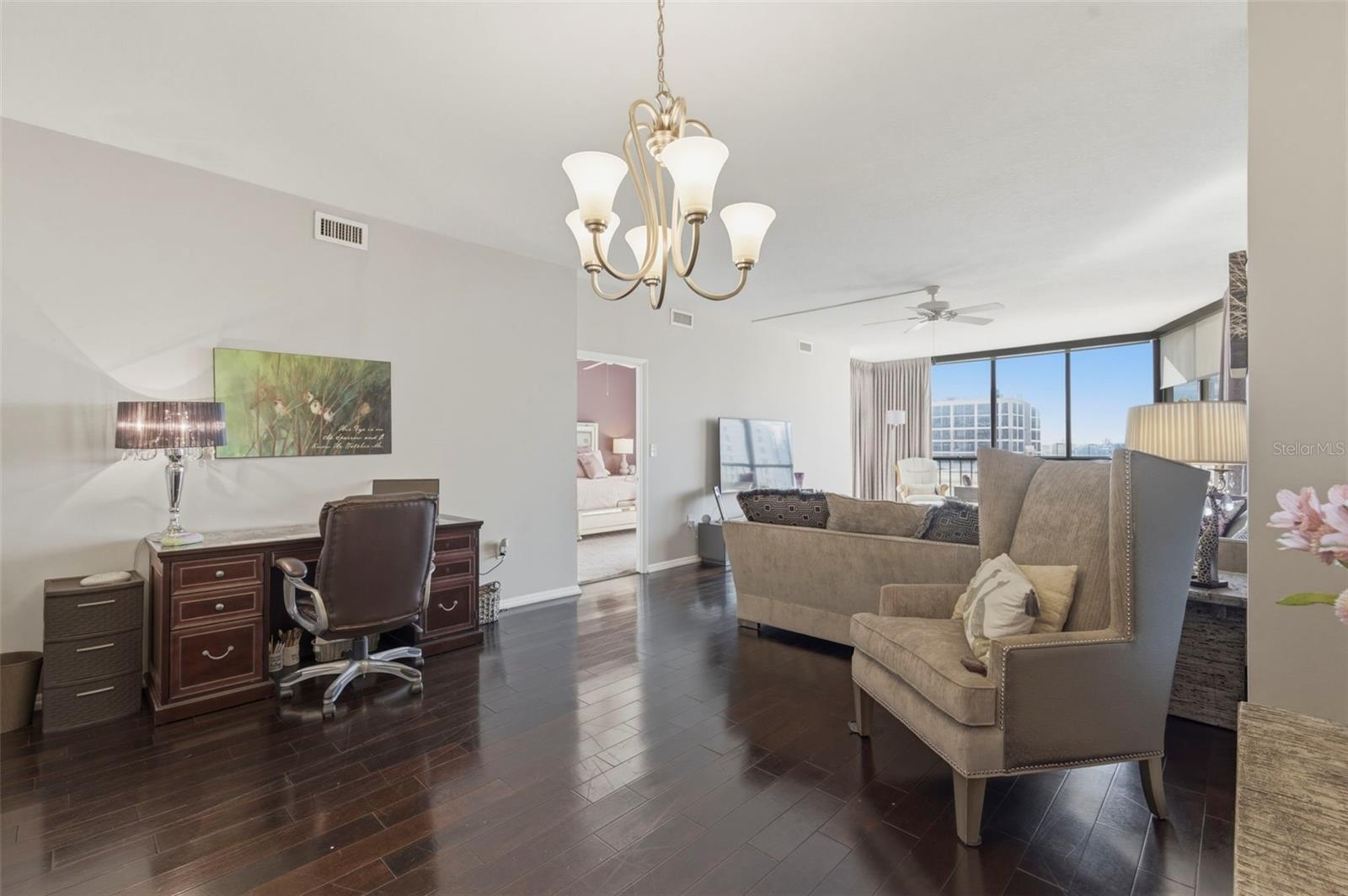 Listing photo id 11 for 1 Beach Drive Se 1109