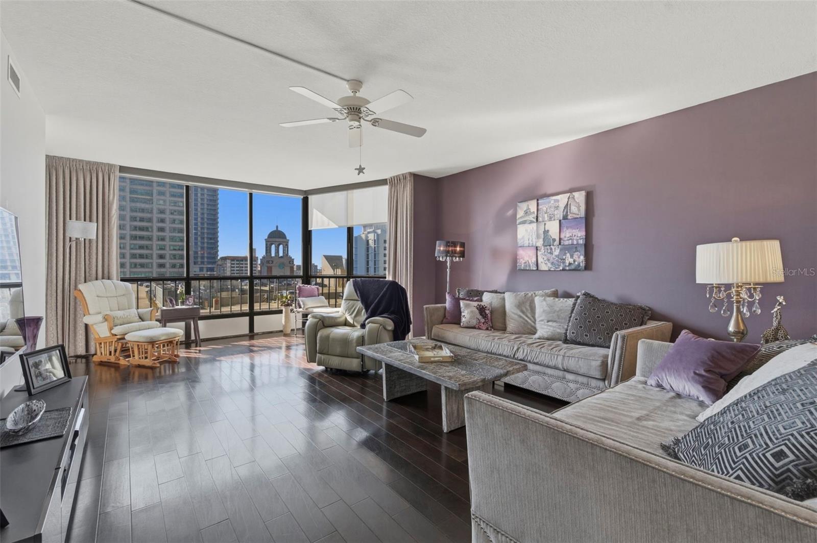 Listing photo id 14 for 1 Beach Drive Se 1109