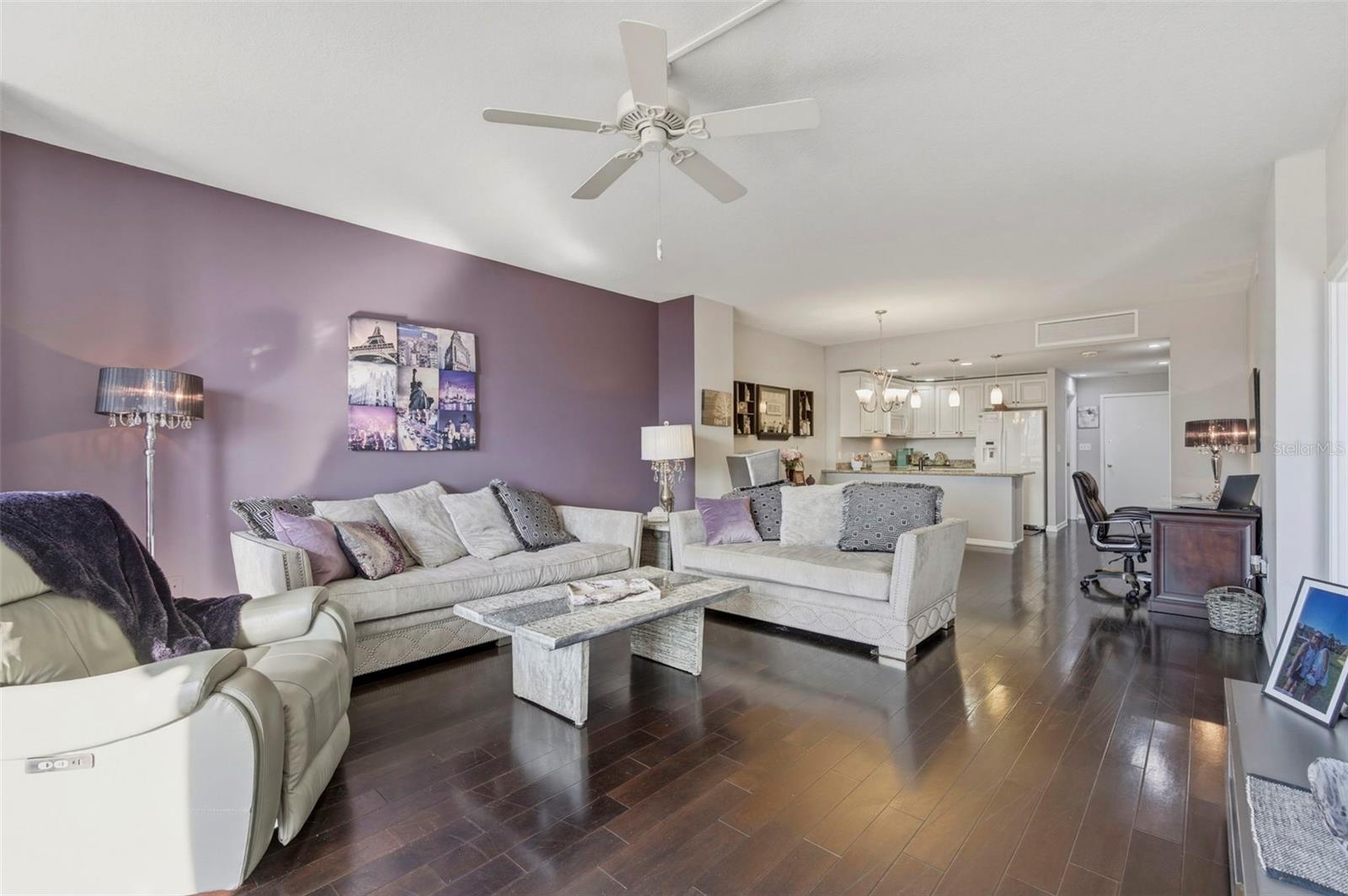 Listing photo id 16 for 1 Beach Drive Se 1109