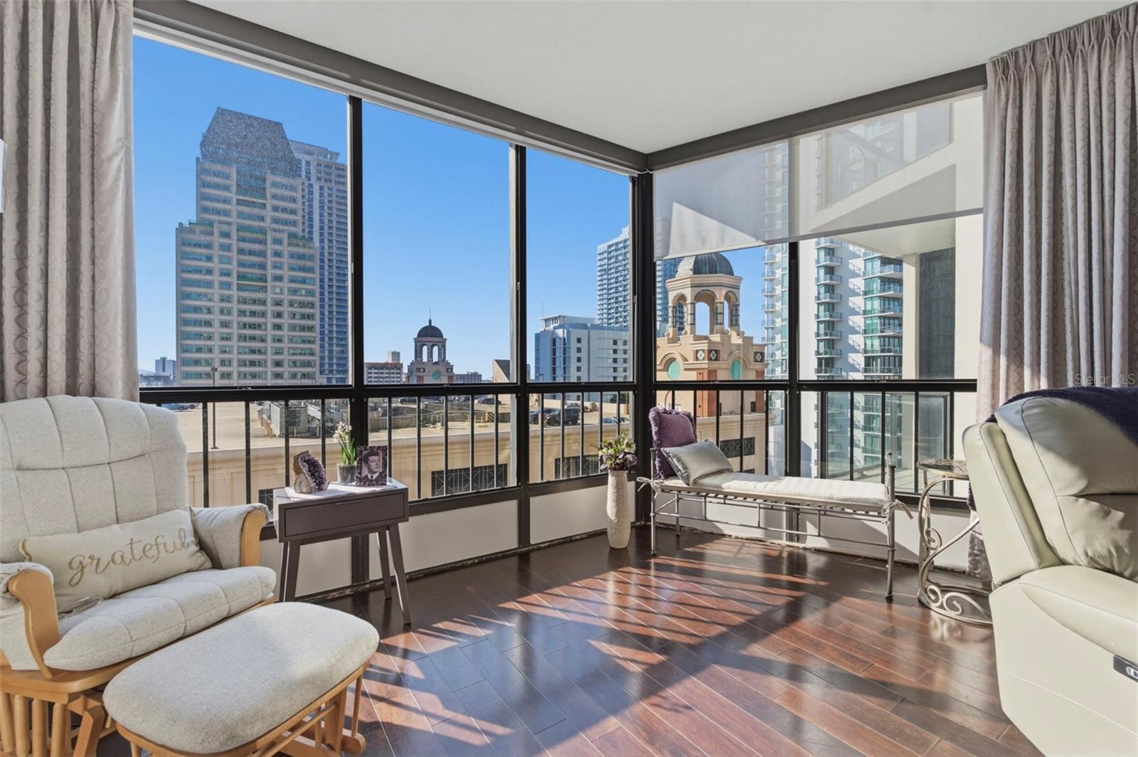 Listing photo id 17 for 1 Beach Drive Se 1109