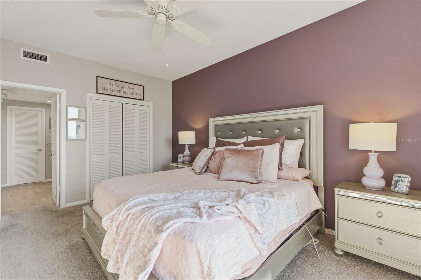 Listing photo id 21 for 1 Beach Drive Se 1109