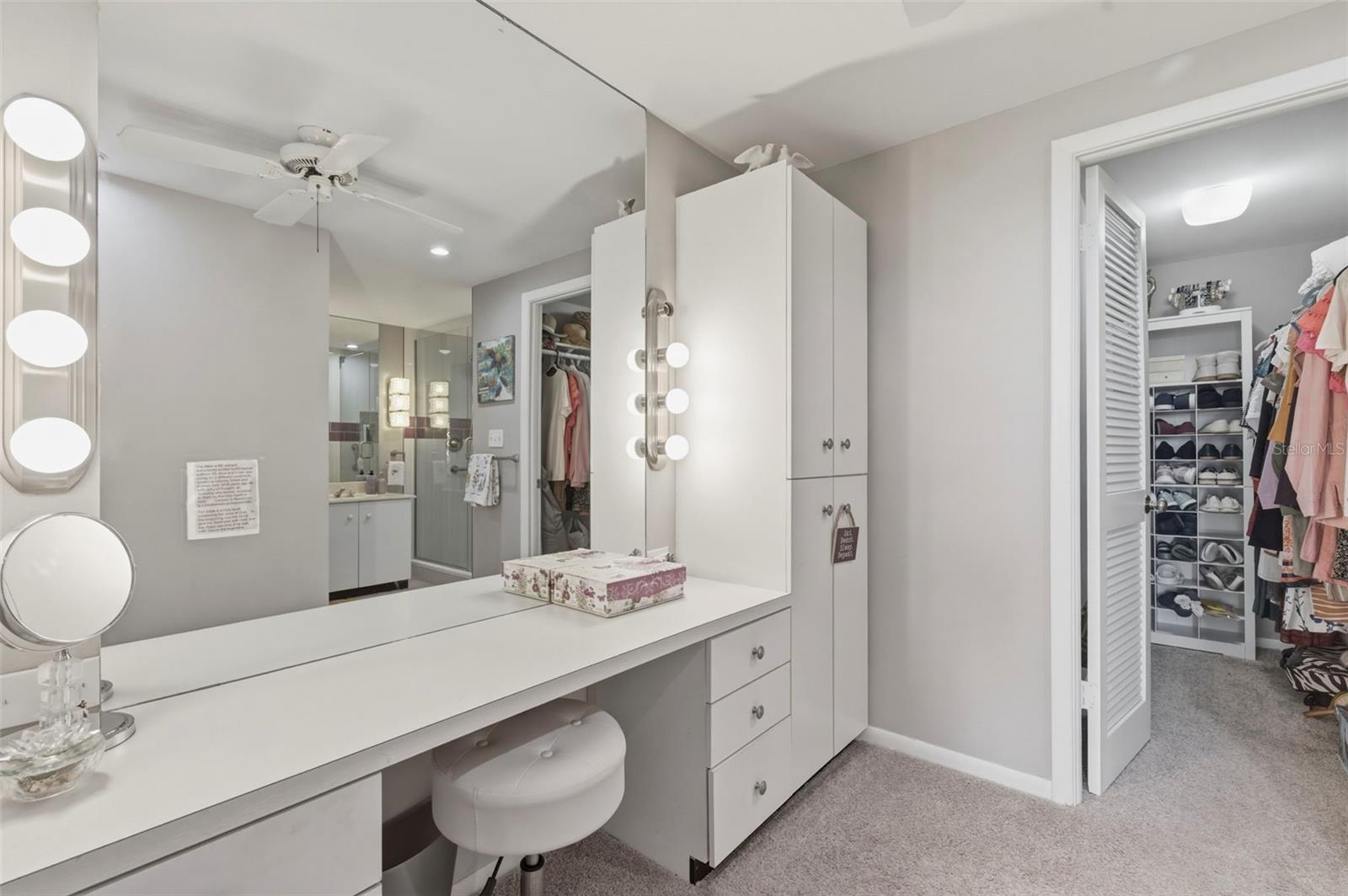 Listing photo id 22 for 1 Beach Drive Se 1109