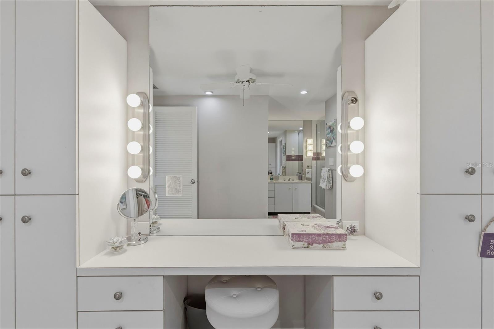 Listing photo id 24 for 1 Beach Drive Se 1109