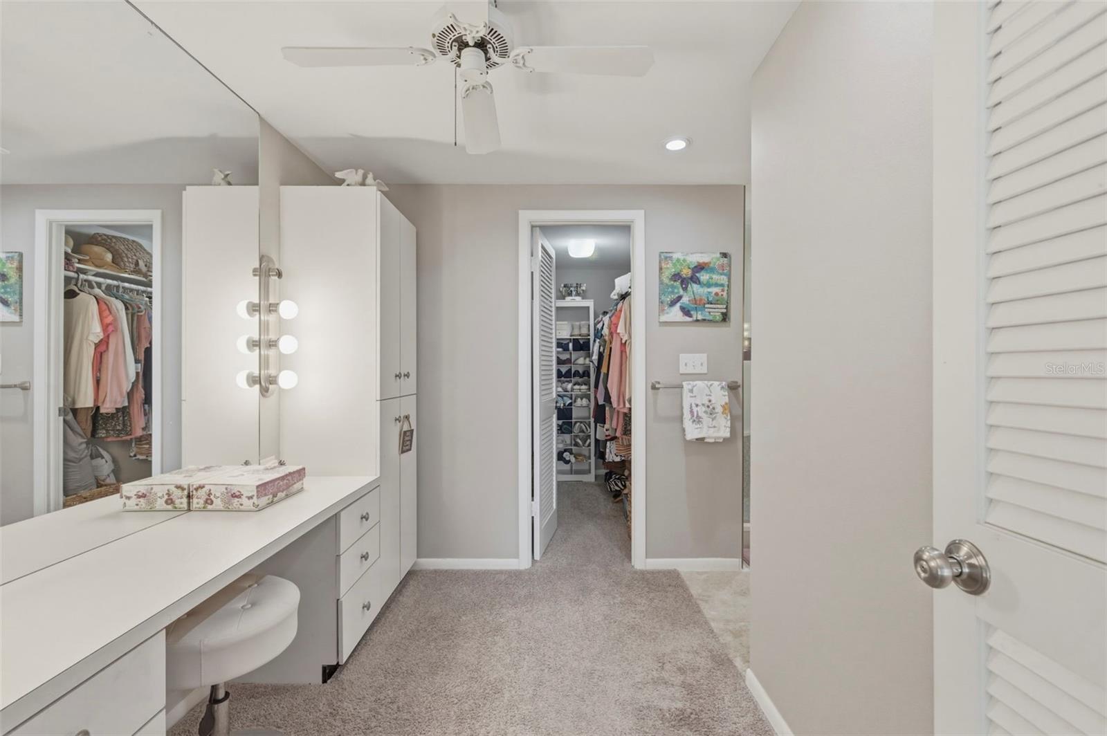 Listing photo id 25 for 1 Beach Drive Se 1109