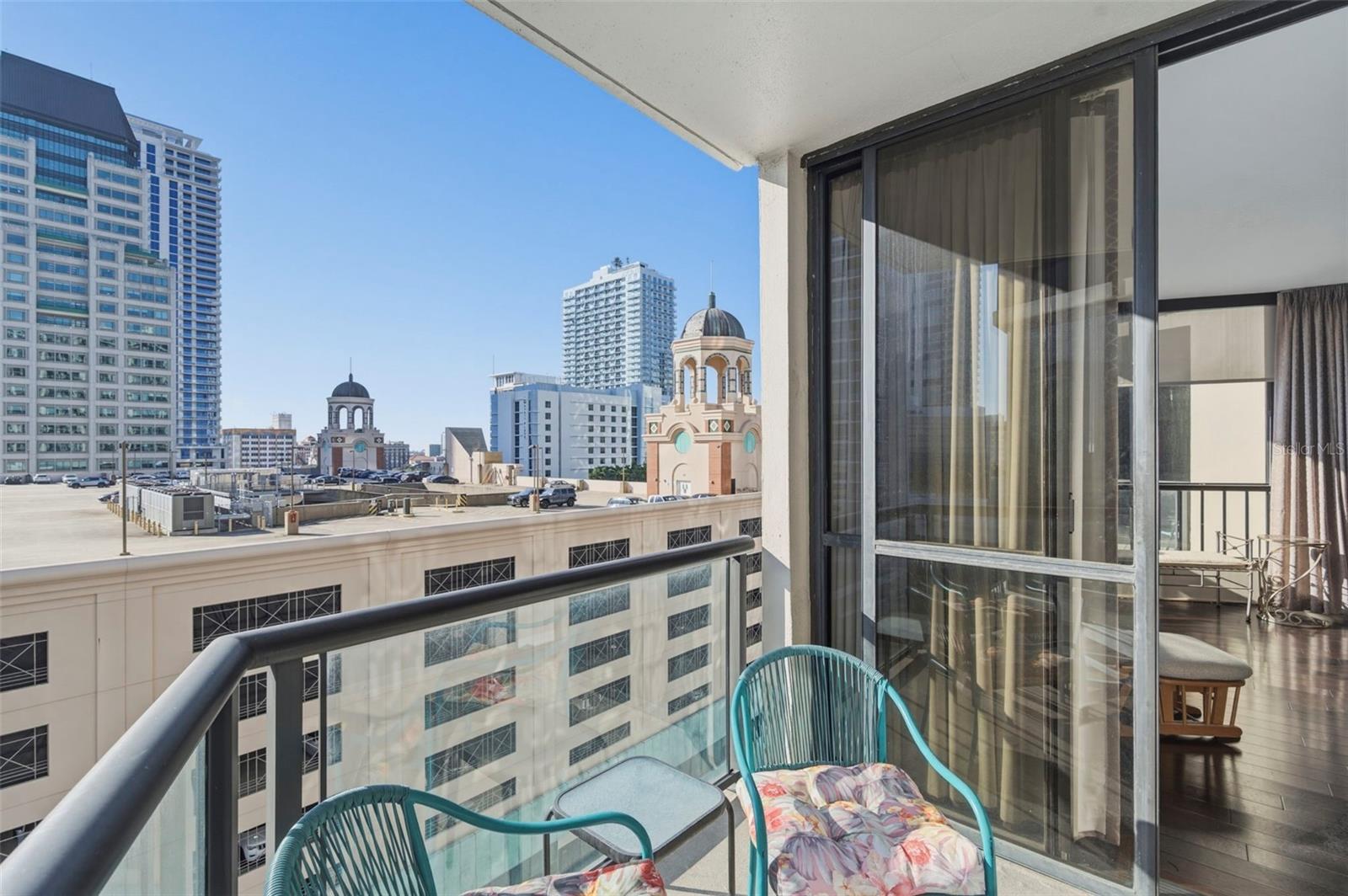 Listing photo id 27 for 1 Beach Drive Se 1109