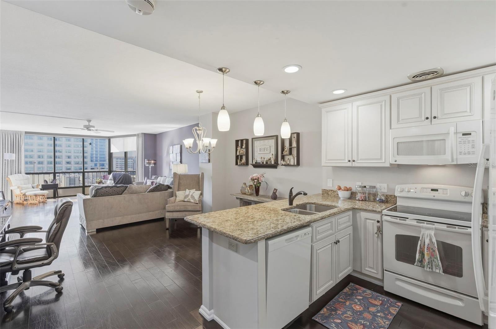 Listing photo id 1 for 1 Beach Drive Se 1109