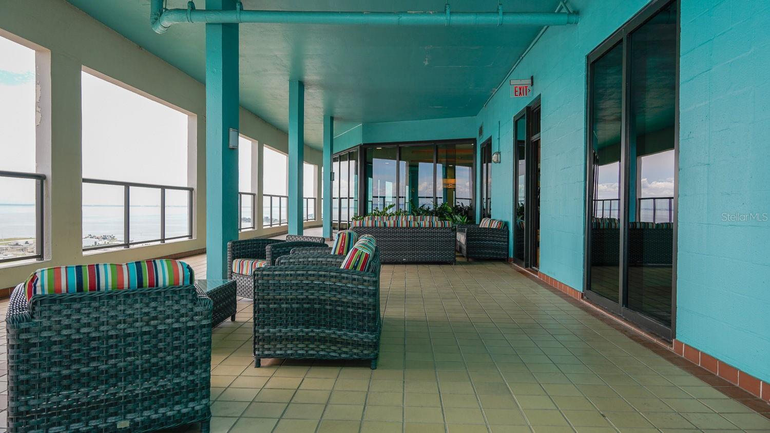 Listing photo id 32 for 1 Beach Drive Se 1109