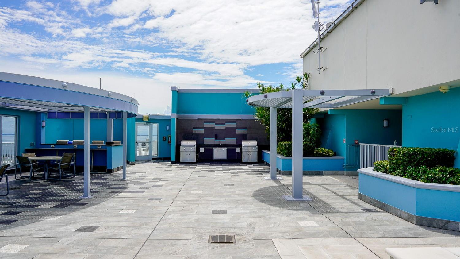 Listing photo id 37 for 1 Beach Drive Se 1109