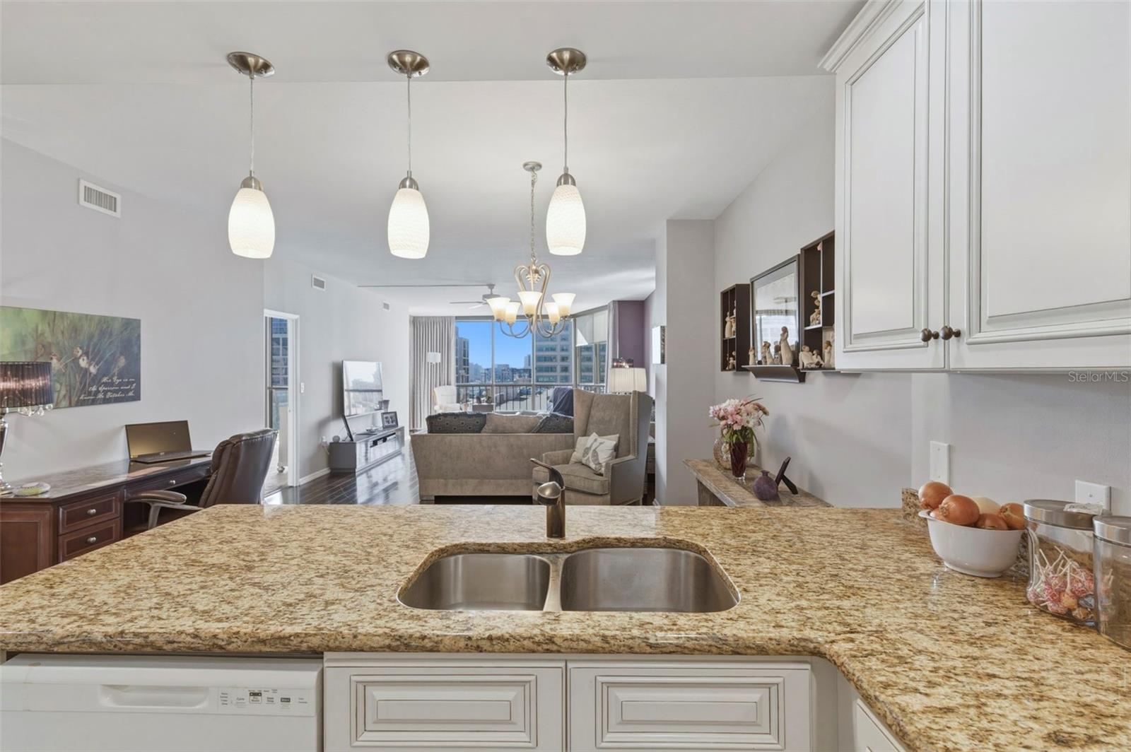 Listing photo id 2 for 1 Beach Drive Se 1109