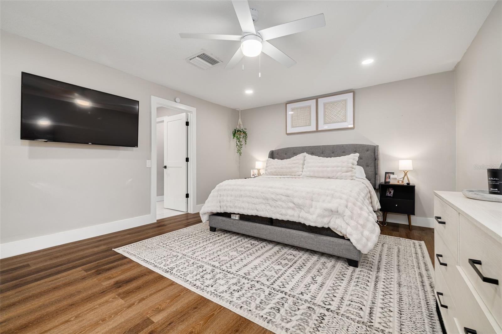 Image 19 of 40 For 3662 5th Avenue S