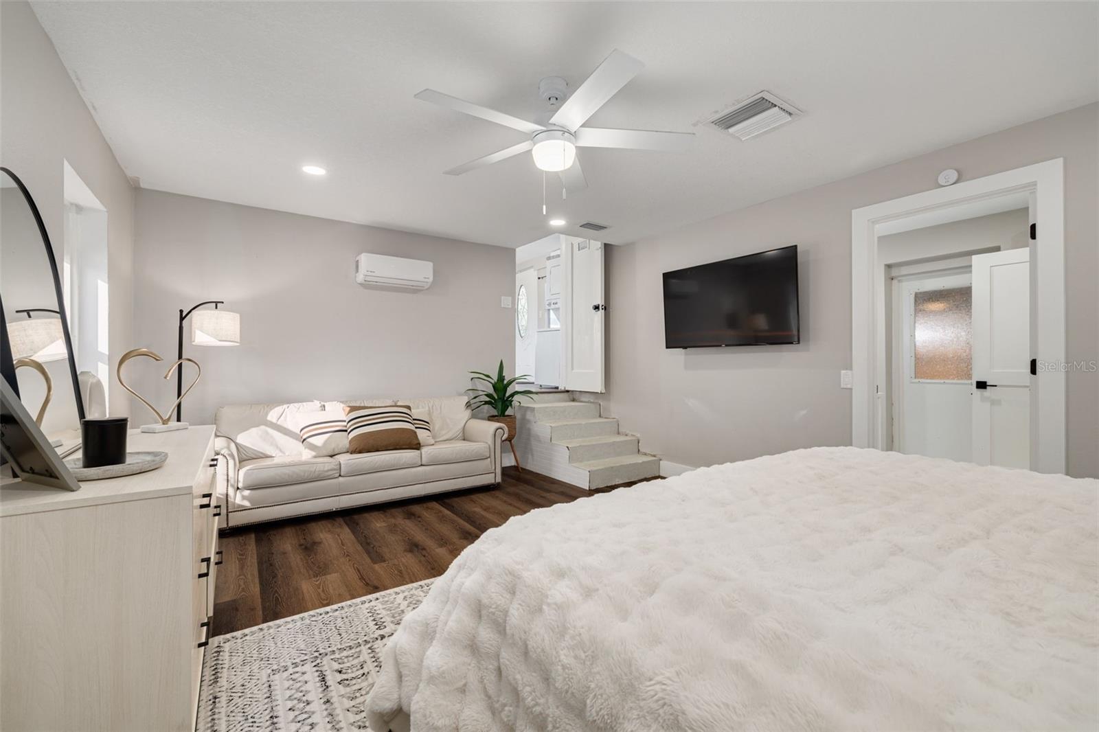 Image 20 of 40 For 3662 5th Avenue S