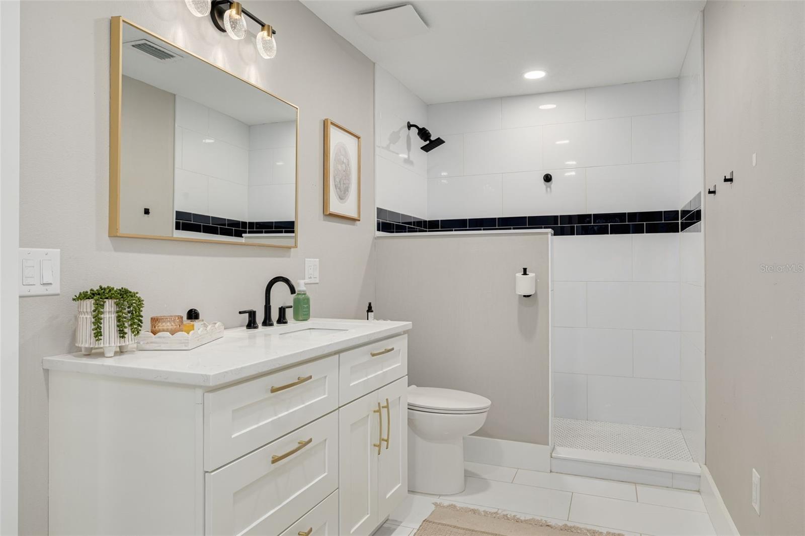 Image 22 of 40 For 3662 5th Avenue S